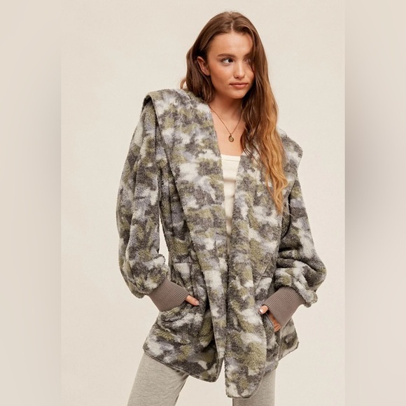 Mystree Jackets & Blazers - M8. NEW MYSTREE Cozy Camouflage Oversized Fleece Hoodie Jacket Gray Green OS